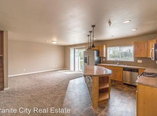 1924-1940 Villas Ct, Dickinson, ND 58601
