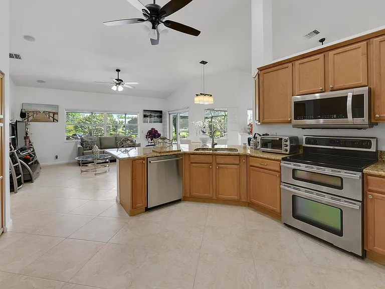 1935 Primrose Ln — Photo 14