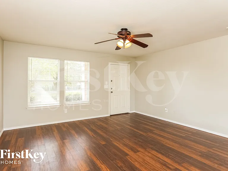 9231 Dublin Hts — Photo 4