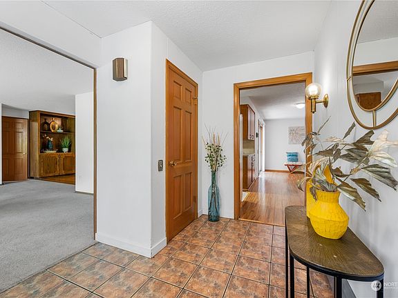 5th image of 303 San Mar Drive NE