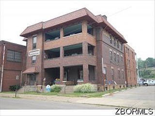 1st image of 40 S 7th St