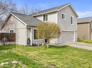 256 Mace Rd, Medford, OR 97501