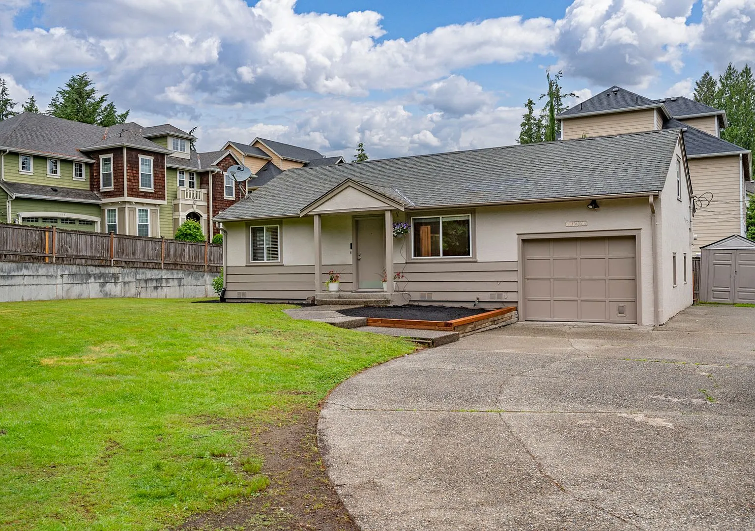 Cozy 2-bedroom 2 bath house in Redmond- Offering a 6-month lease. — Photo 1