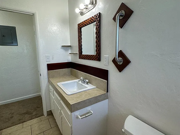 2404 N Angus St — Photo 12