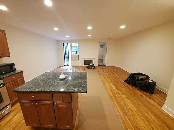 3rd image of 115 W 75th St #1B