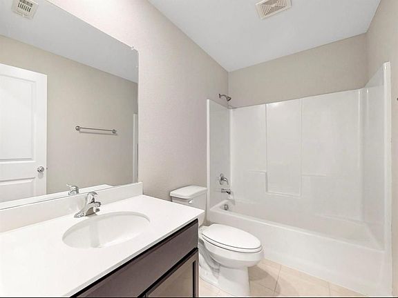 3rd image of 2109 Auburndale Ave