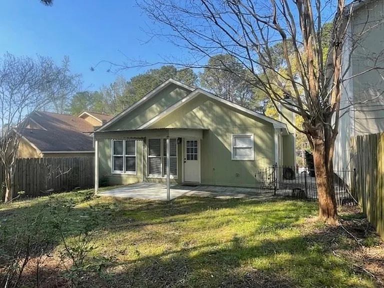 1420 Maplebrook Dr — Photo 2