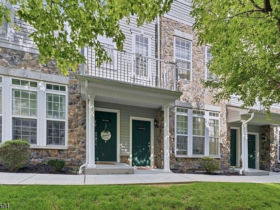 3rd image of 13 Dahlia Ln