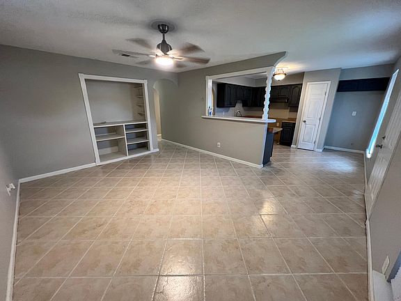 4th image of 4012 E Loyola Dr