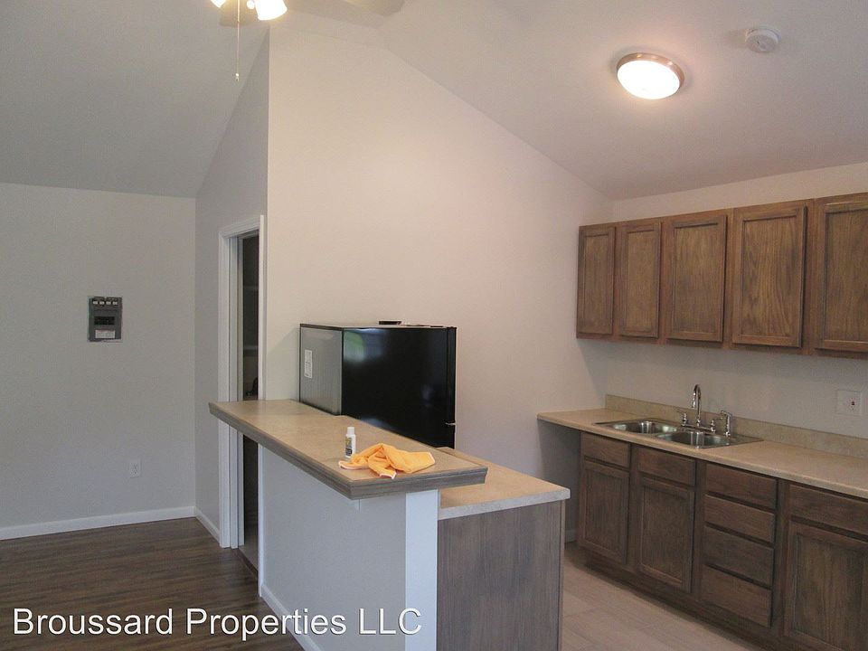 2nd image of 126 Edwin St