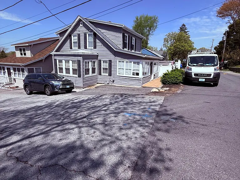 16 Sunset Ave — Photo 3
