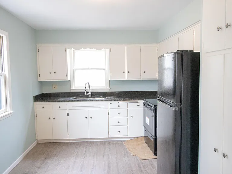 1400 Arlington Ave E — Photo 3