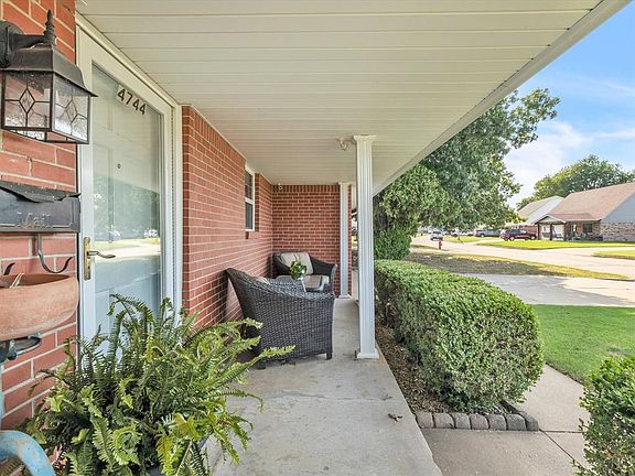 3rd image of 4744 Newport Dr