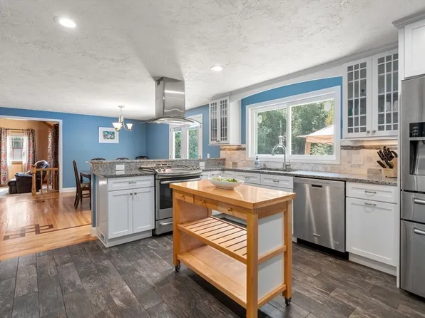 353 Marshall St, Paxton, MA 01612