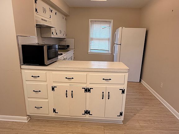 2nd image of 401 Raritan Rd