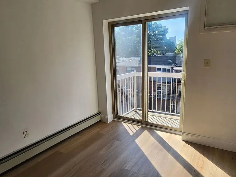 14135 Pershing Cres — Photo 3