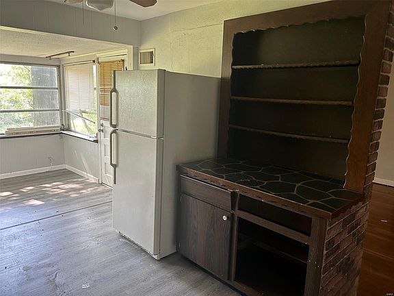 4th image of 10331 Ewell Dr