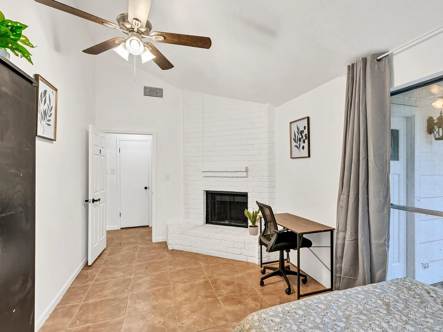 4 bed, 3.0 bath, 2450 sqft, $763 — Photo 2