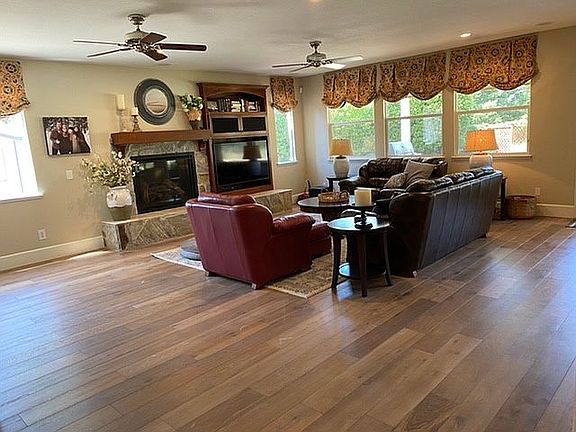 3rd image of 449 Briggs Ct