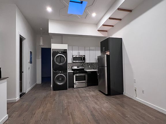3rd image of 1215 Jefferson Ave #2