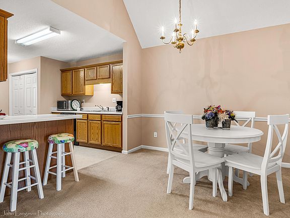 3rd image of 4153 Meadow Park Cv
