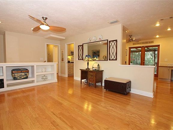 4th image of 534 Mead Dr