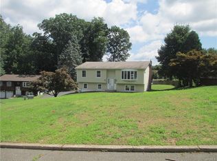 3 Ironwood Ct, Stony Point, NY 10980