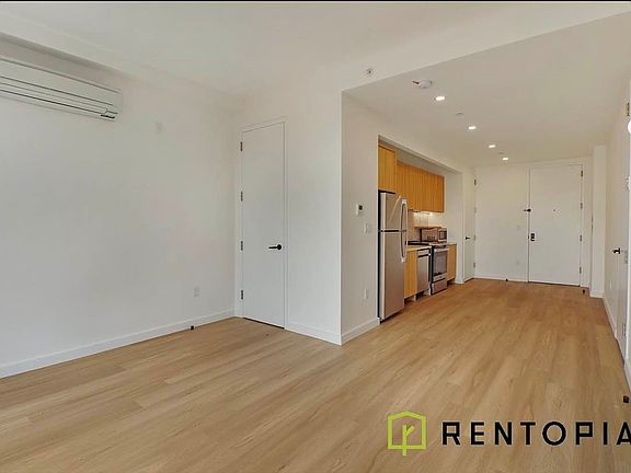 3rd image of 1010 Pacific St #727A