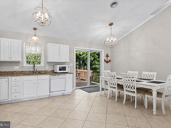 5th image of 530 Candlelight Ln