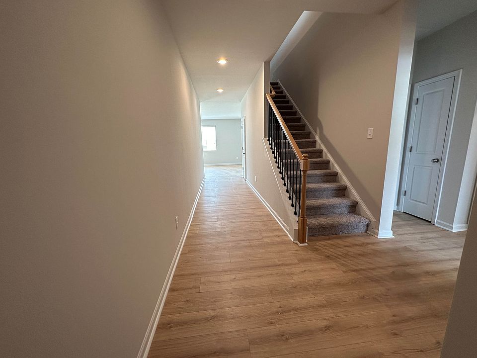 1st image of 446 Summerwood Ln