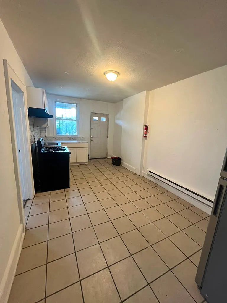 106 S Essex Ave — Photo 3