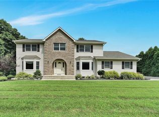 10 Carriage Ln, Nanuet, NY 10954