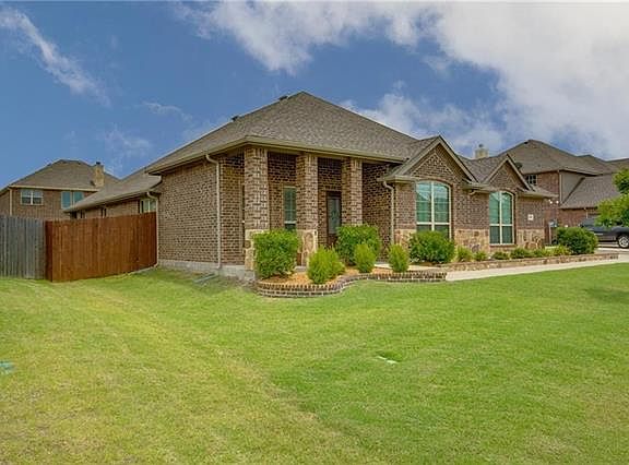 3rd image of 710 Lariat Ln