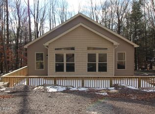 102 Woodview Ter, Lake Ariel, PA 18436