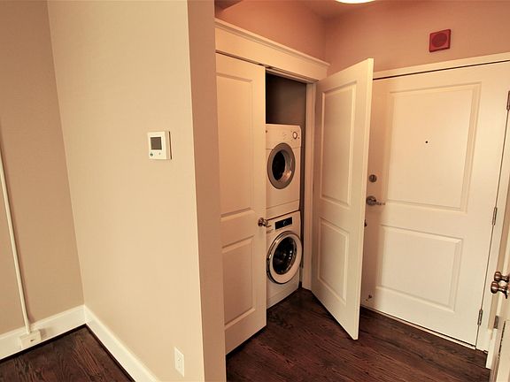 3rd image of 611 S Jefferson St #614