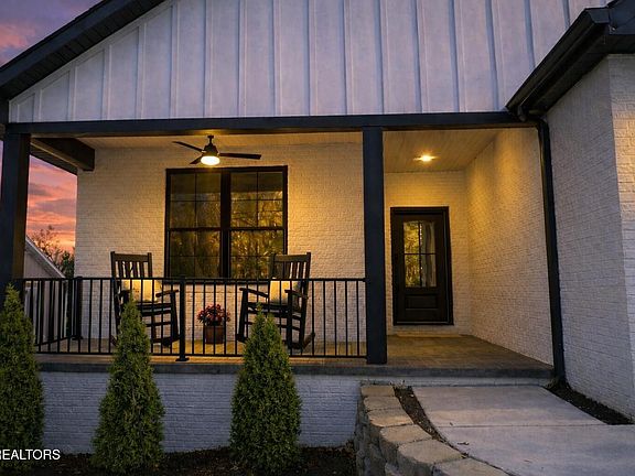 3rd image of 456 Lakeview Dr
