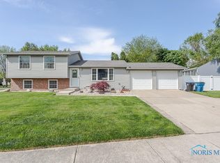171 Ponderosa Dr, Oregon, OH 43616