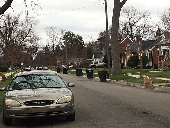 5th image of 15761 Plainview Ave