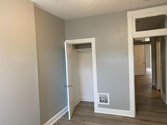 5th image of 3008 Henrietta St #1F