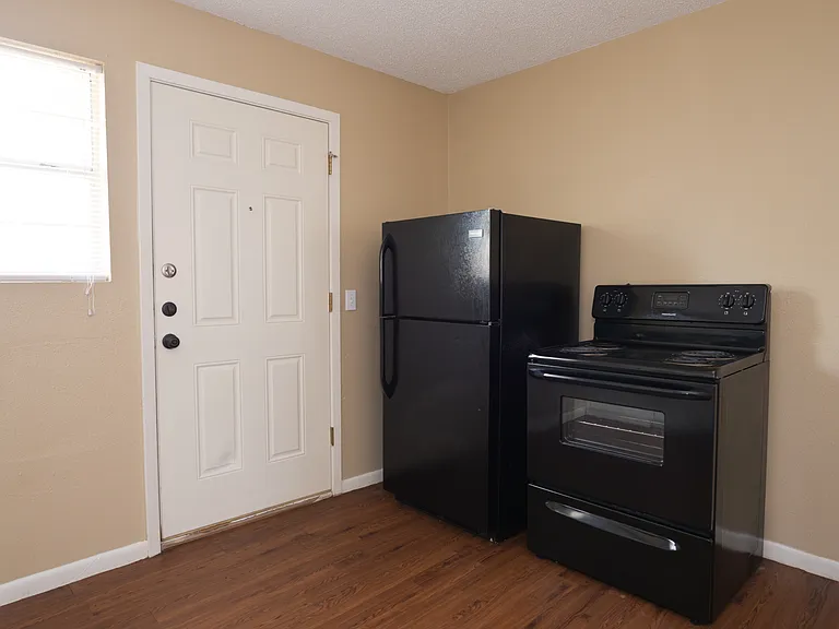 118 Milann St #B — Photo 2