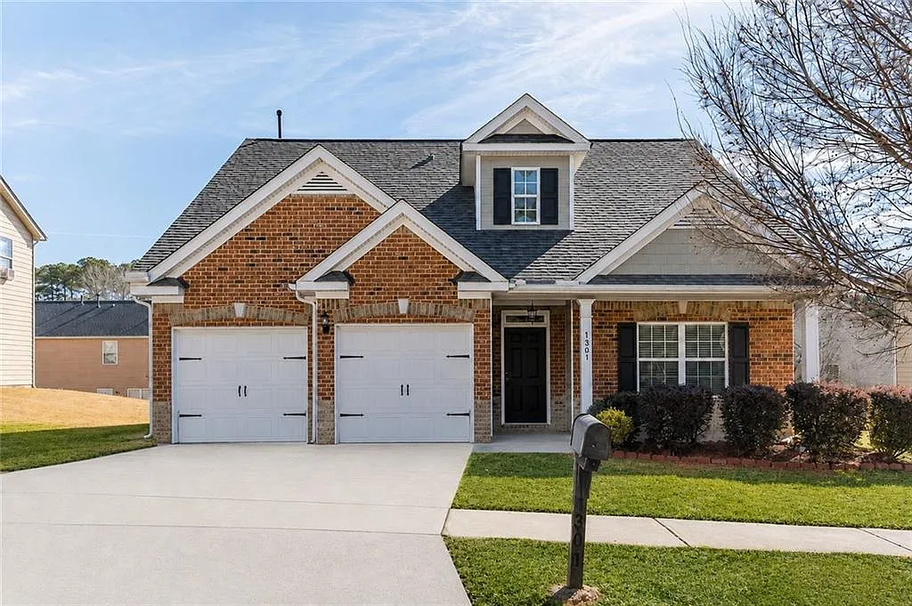 4 bed, 2.0 bath, 2782 sqft, $2,500 — Photo 1