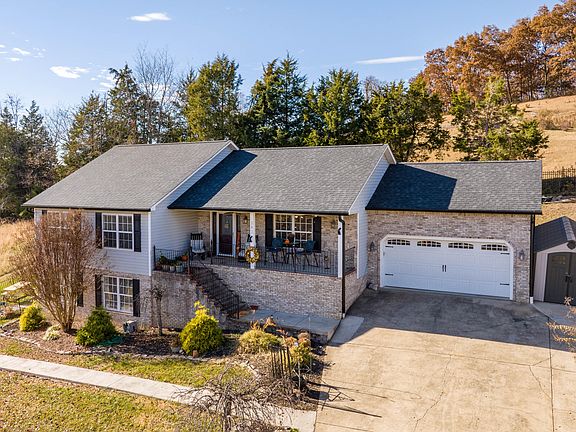 2nd image of 141 Olde Farm Dr