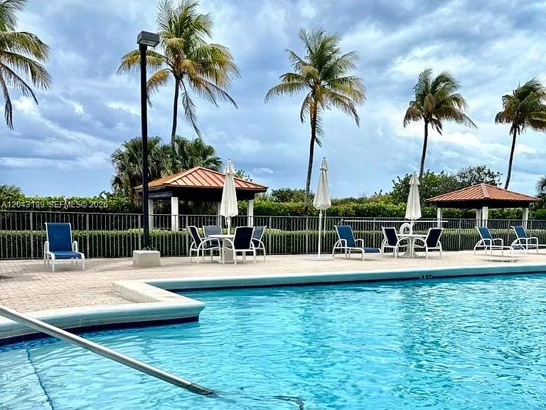 2625 Collins Ave #215 — Photo 7