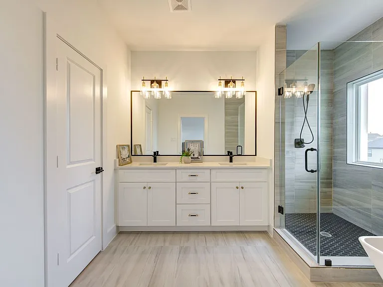2310 Reinerman St — Photo 15