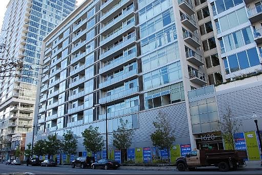 3rd image of 1620 S Michigan Ave #324