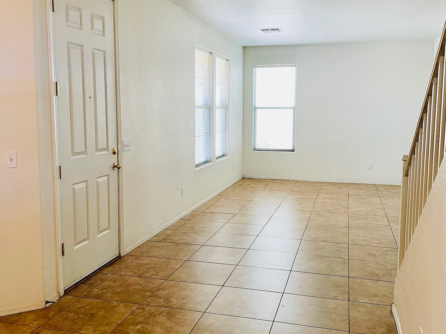 5 bed, 2888 sqft, $2,595 — Photo 3
