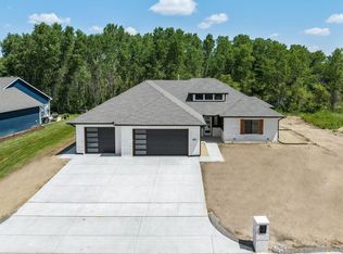 438 E River Birch Cir, Haysville, KS 67060