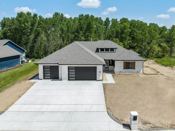 438 E River Birch Cir, Haysville, KS 67060