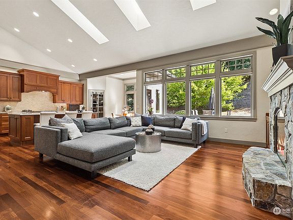 4th image of 2430 Danbury Court SE