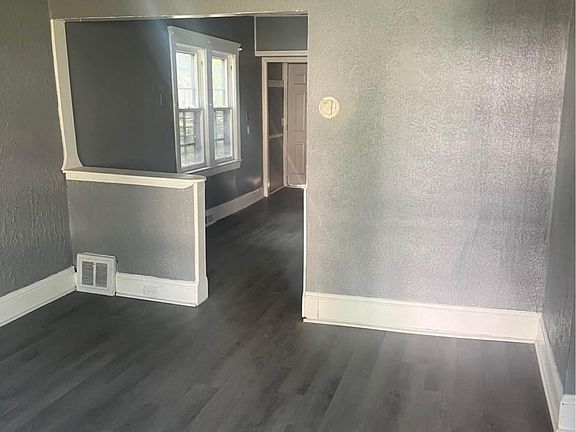 4th image of 3046 E 126th St